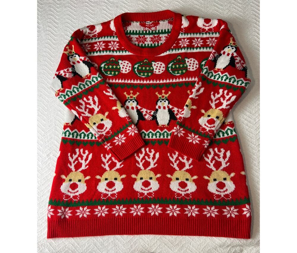 V28 Christmas Sweater Women’s XL Red Penguin Reindeer Holiday Knit